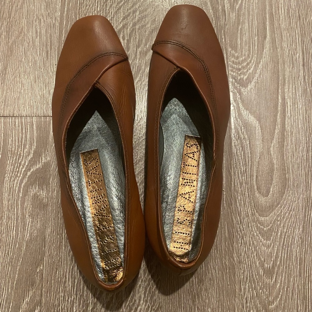 Hispanitas brown flats size 39 (US 8.5) Barely worn!